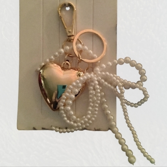 CAROLE INC-Heart Keychain with Pearl Accent - Picture 2 of 2